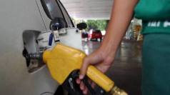 Dilma recua e gasolina com mais etanol valerá a partir de 16 de março Dilma recua e gasolina com mais etanol valerá a partir de 16 de março